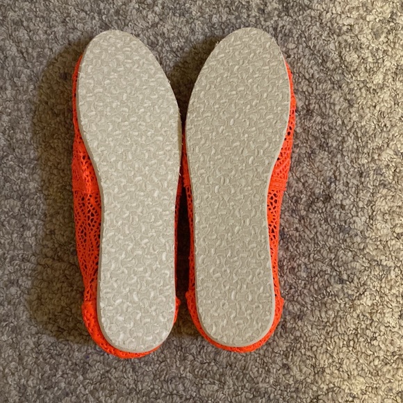 I am selling Tom shoes. - Picture 2 of 2